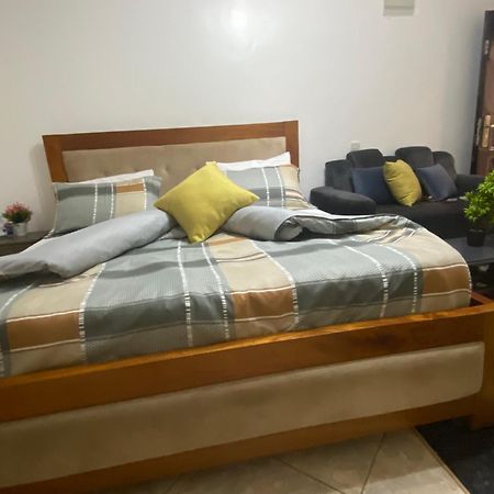 Crystal Apartments Entebbe Uganda Next To Un Base Bagian luar foto