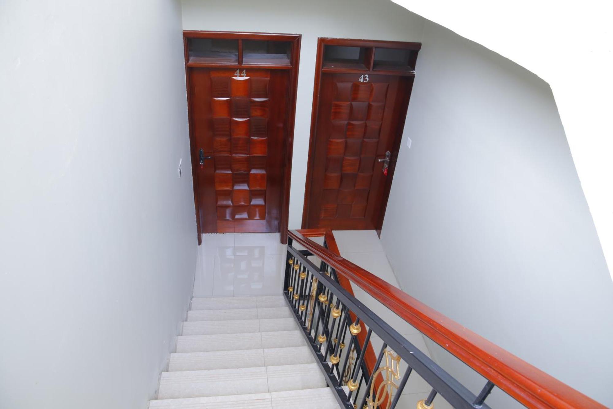Crystal Apartments Entebbe Uganda Next To Un Base Bagian luar foto