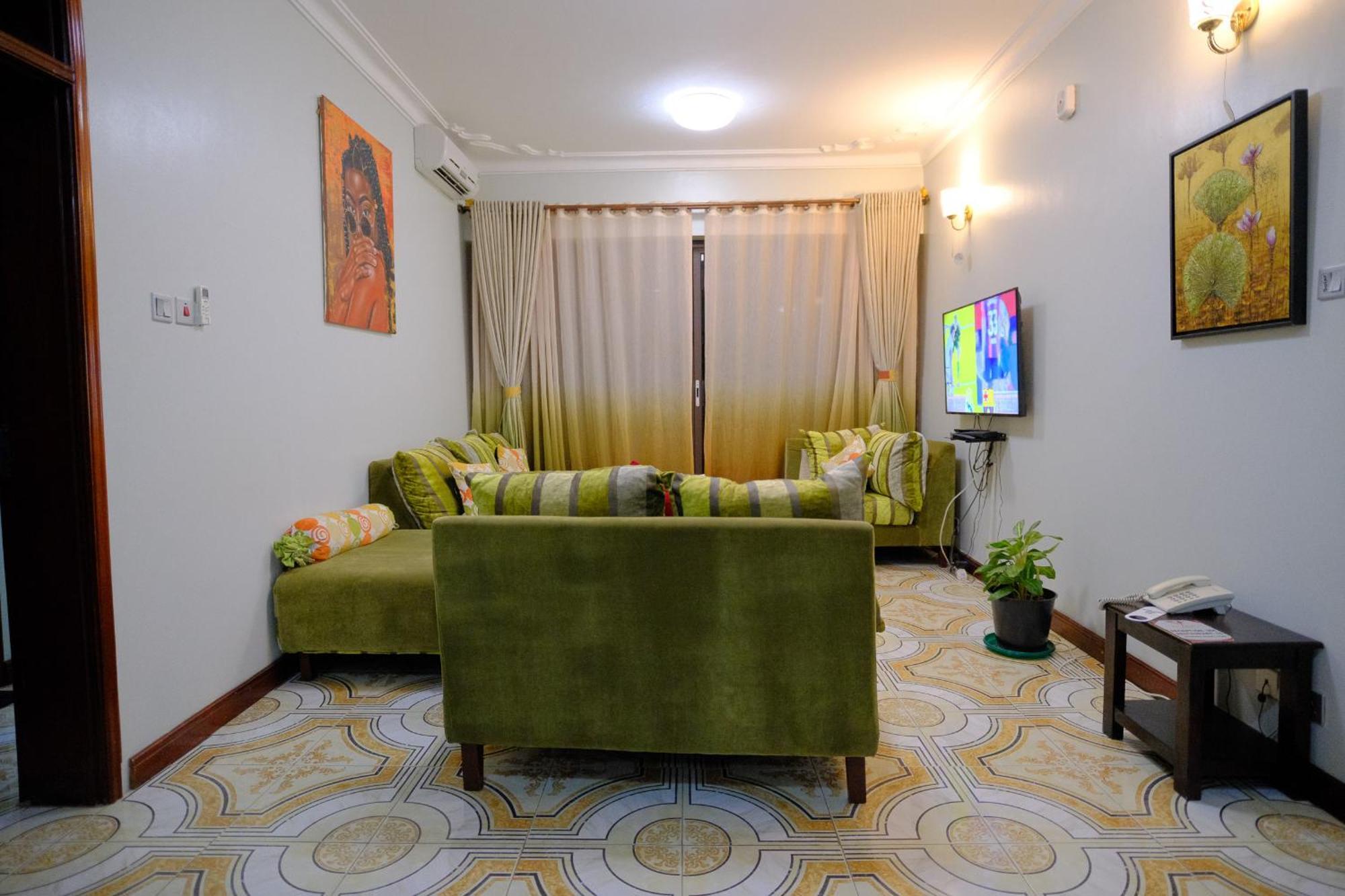 Crystal Apartments Entebbe Uganda Next To Un Base Bagian luar foto