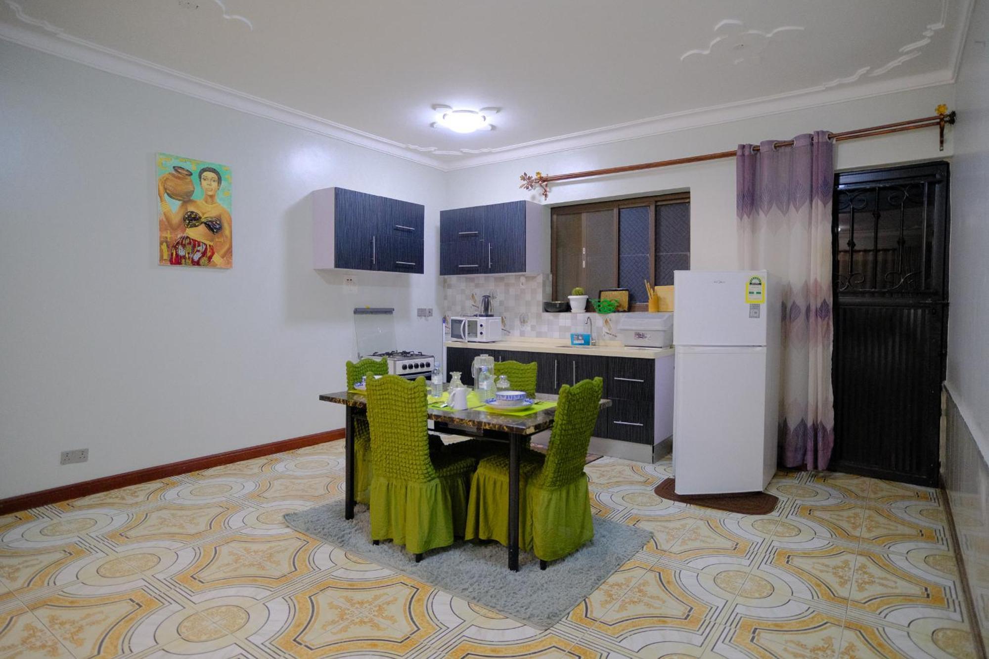 Crystal Apartments Entebbe Uganda Next To Un Base Bagian luar foto