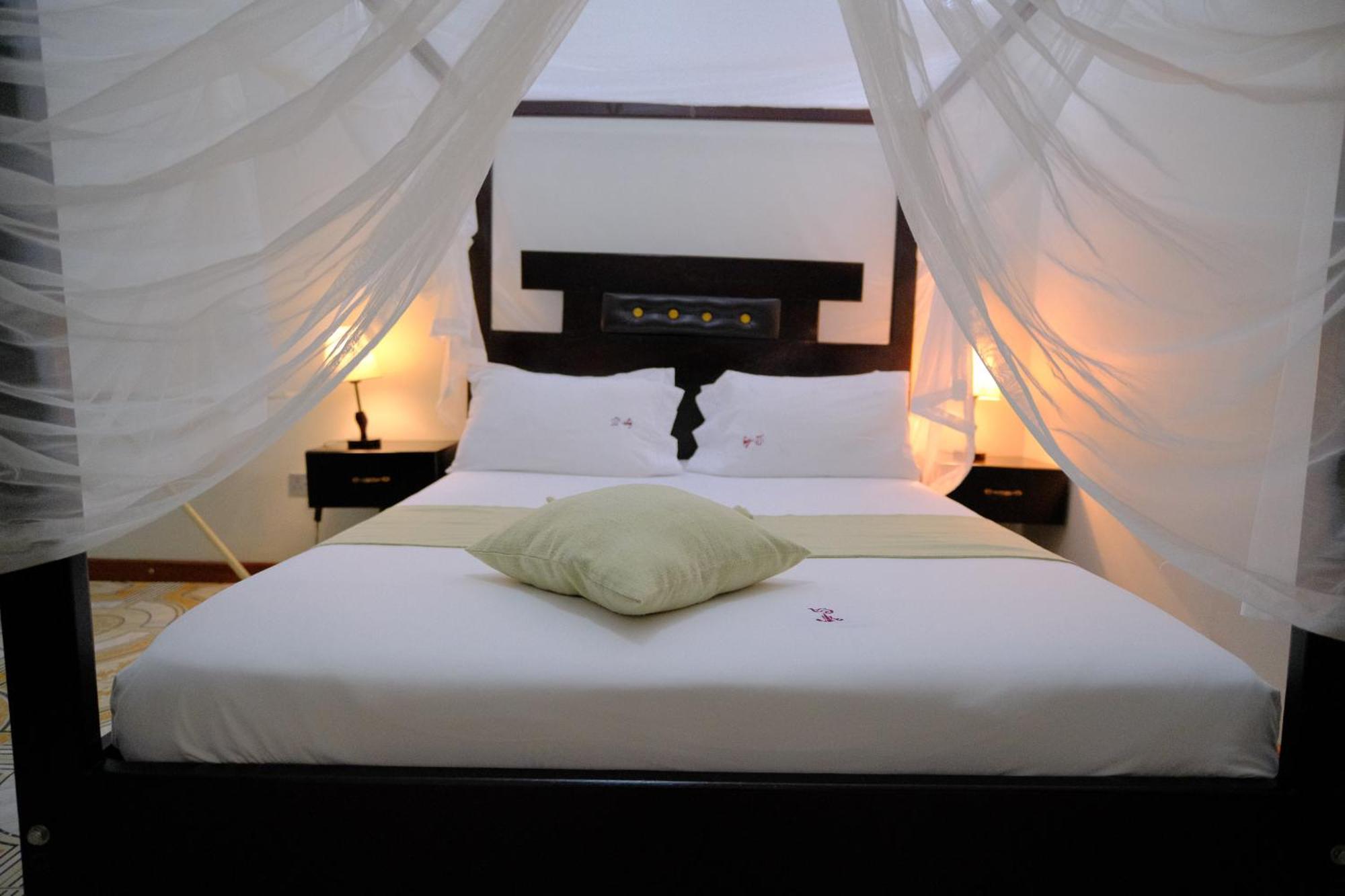 Crystal Apartments Entebbe Uganda Next To Un Base Bagian luar foto