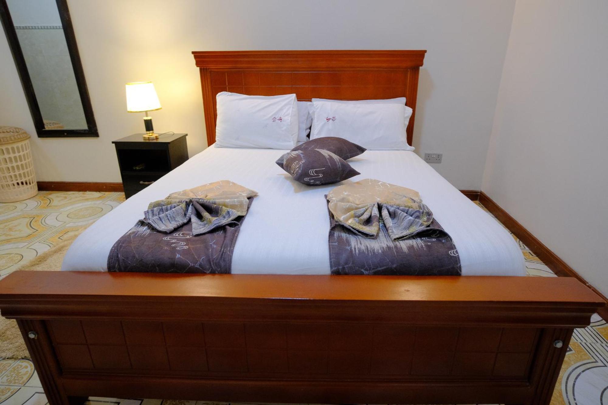 Crystal Apartments Entebbe Uganda Next To Un Base Bagian luar foto
